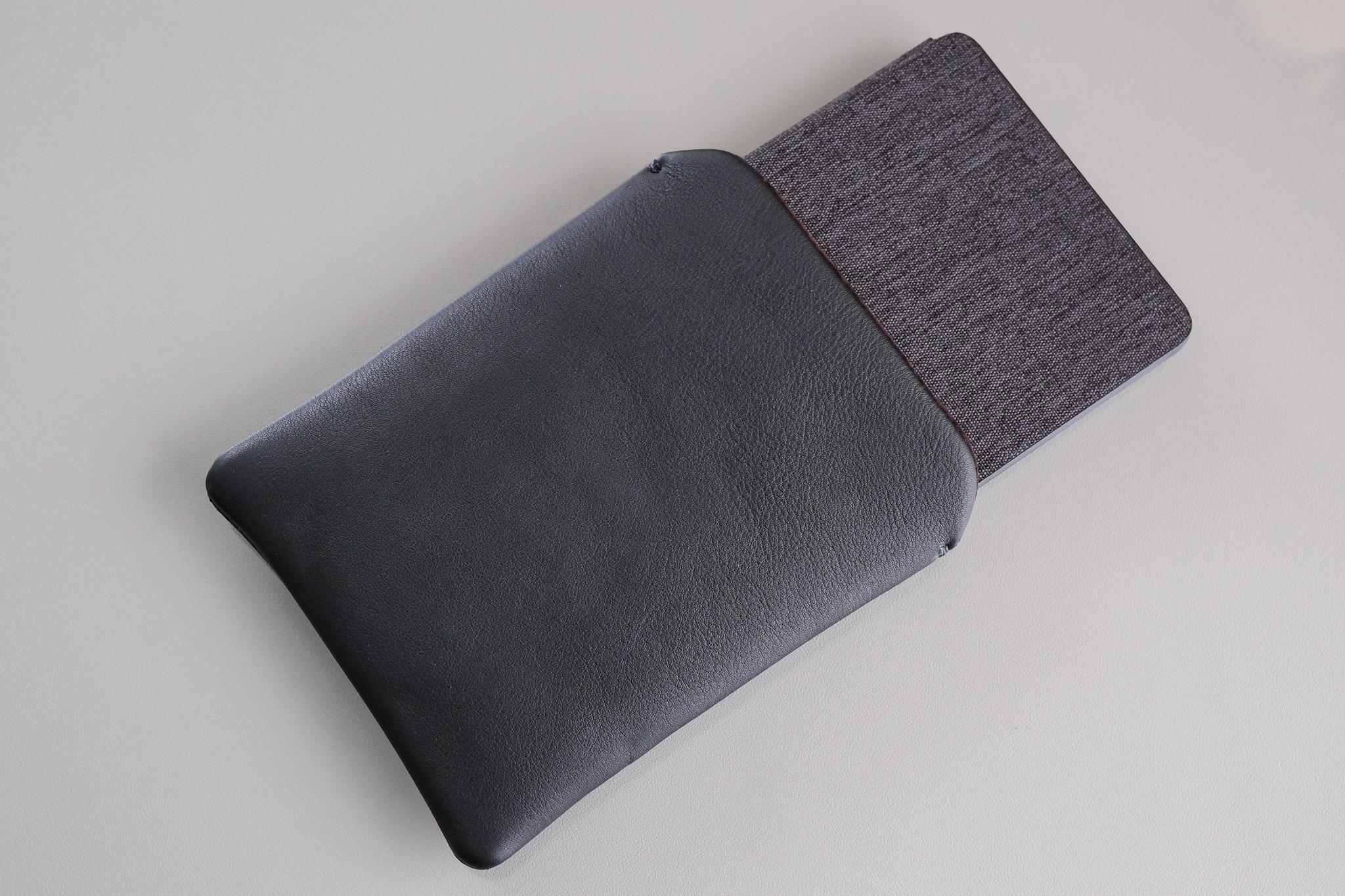 《WATERPROOF LEATHER》Kindle レザースリーブケース｜Paperwhite / Colorsoft | 2枚目