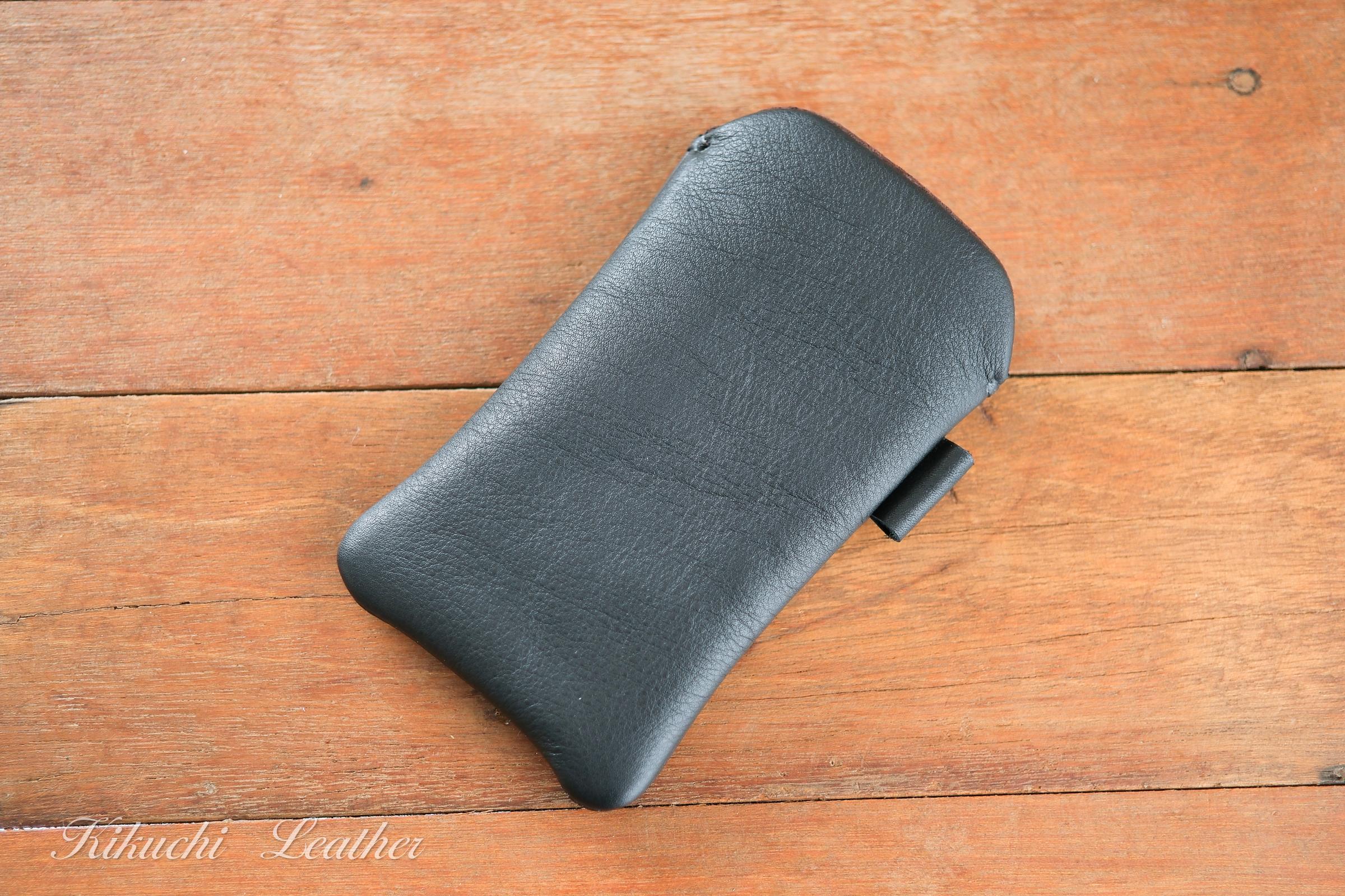 一点もの《WATERPROOF LEATHER》レザースリーブケース Regular　ブラック1枚目の画像