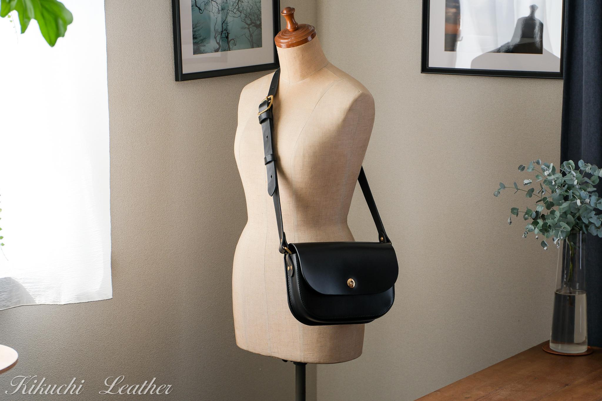 《MIYABI》ハーフムーンショルダーバッグ　《3colors》1枚目の画像