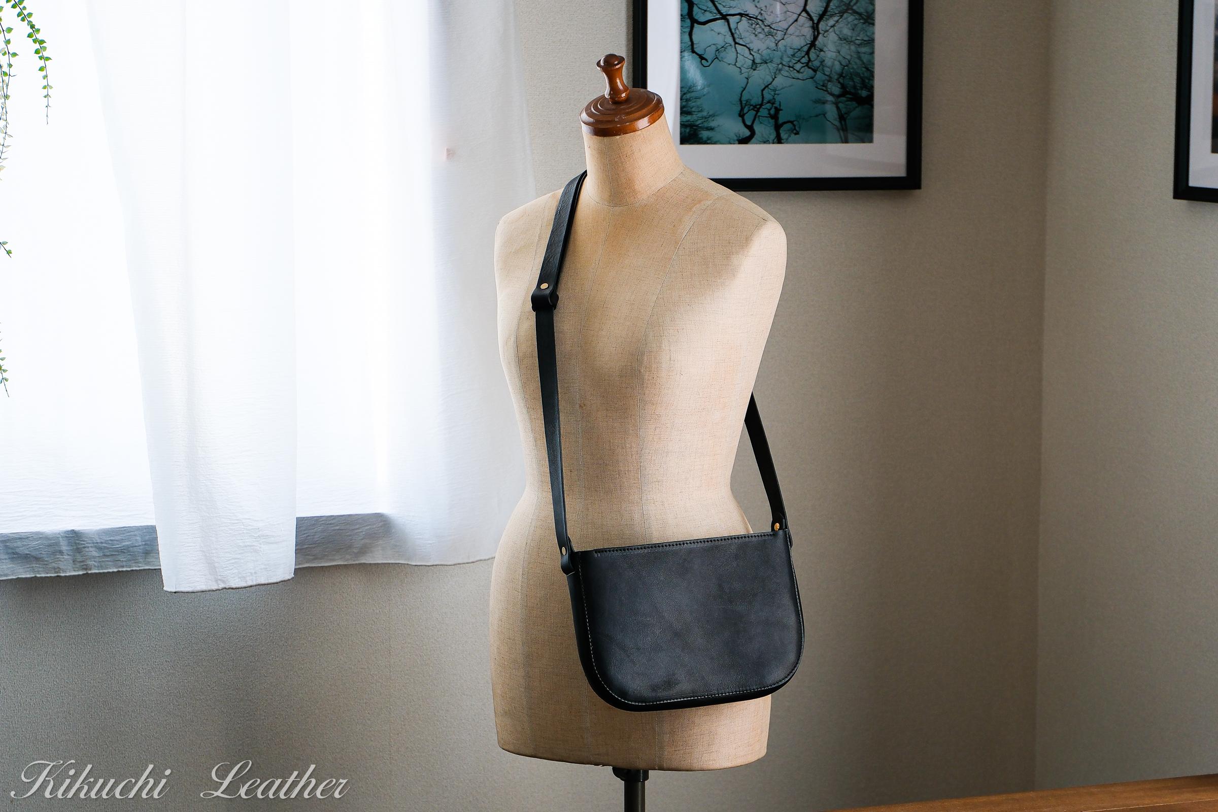《Buono》Curve Line Shoulder Bag　ブラック