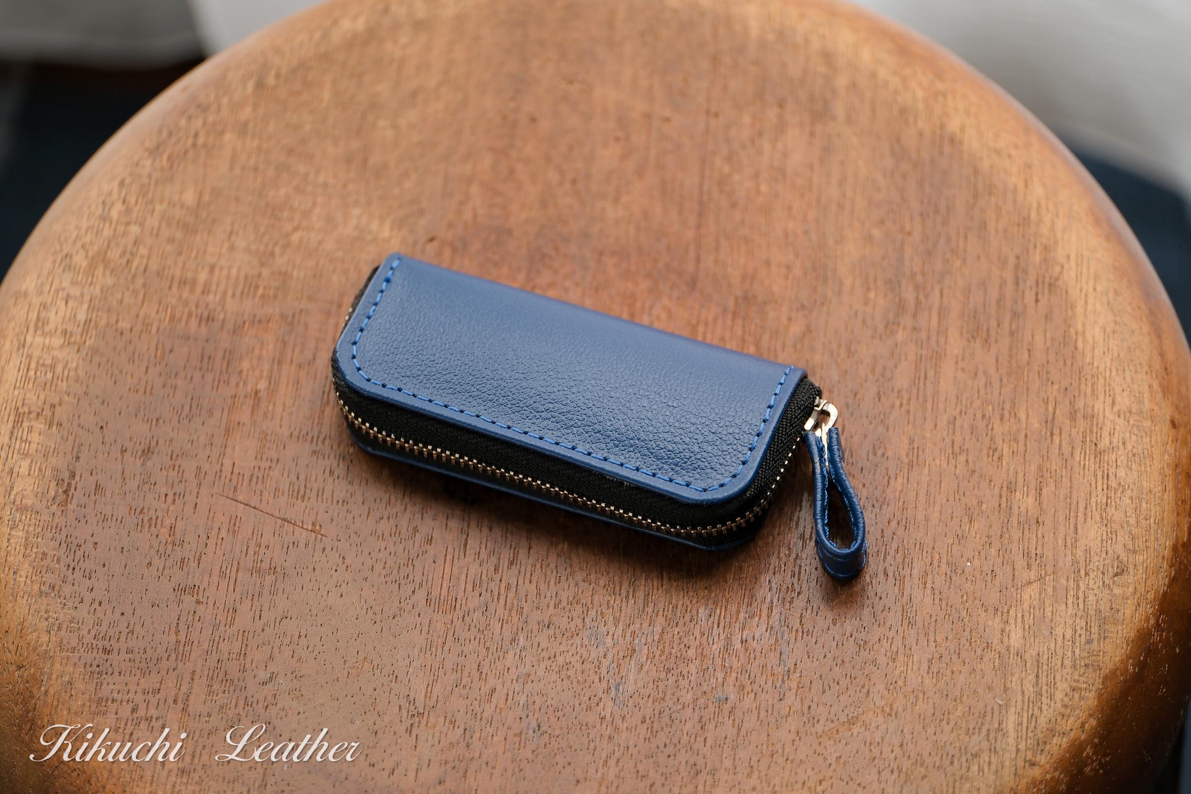 一点もの《CHLOE》レザー印鑑ケース　ラウンドファスナータイプ　ブルー　LE109