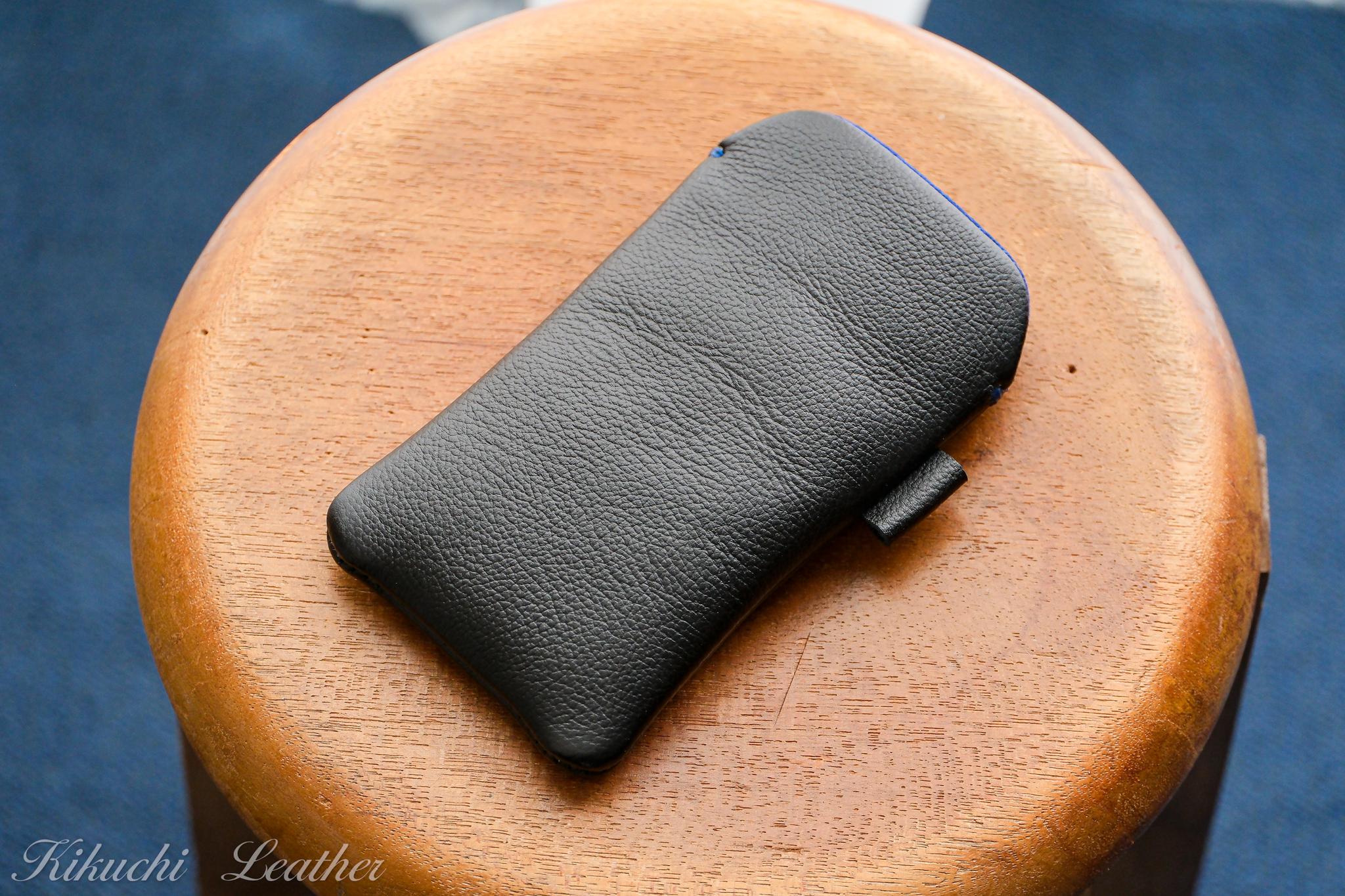 一点仕立て《LIONA》レザースリーブケース Regular　iPhone・スマホケース　ブラック　LE1601枚目の画像