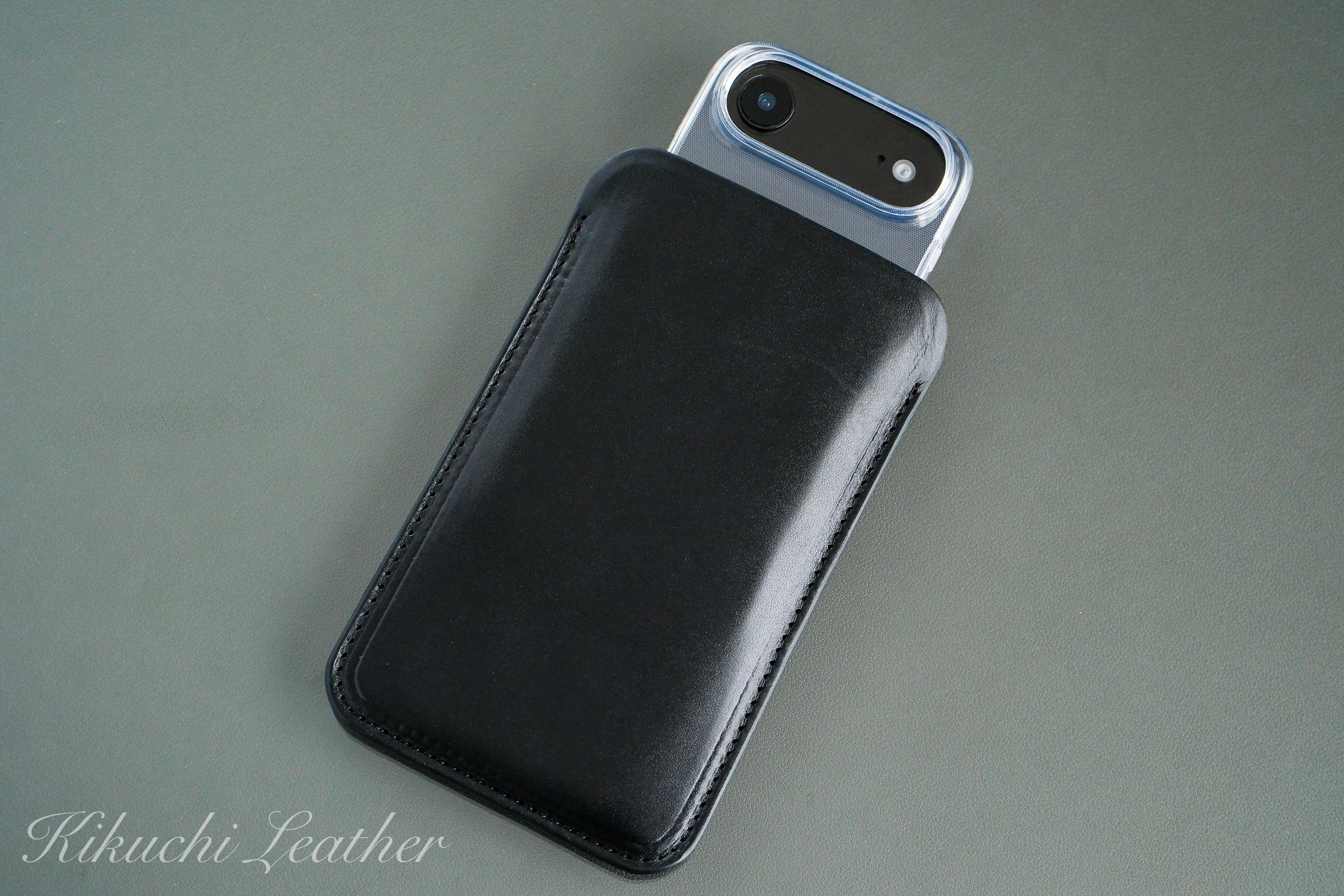 《RIVER》ハードレザー スリーブケース （iPhone Air専用）ブラック1枚目の画像